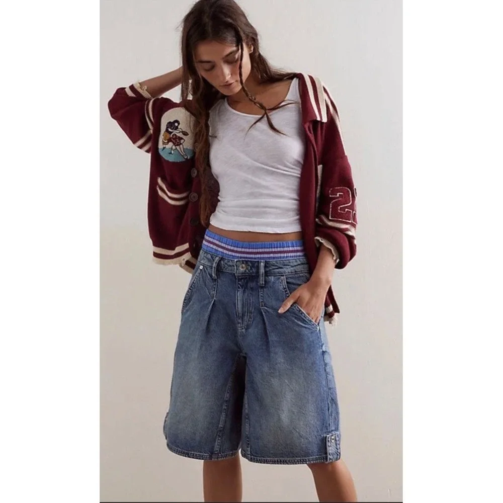 We The Free People Size 31 Rue Denim Long Shorts Mid Rise Pleated Vintage Blue